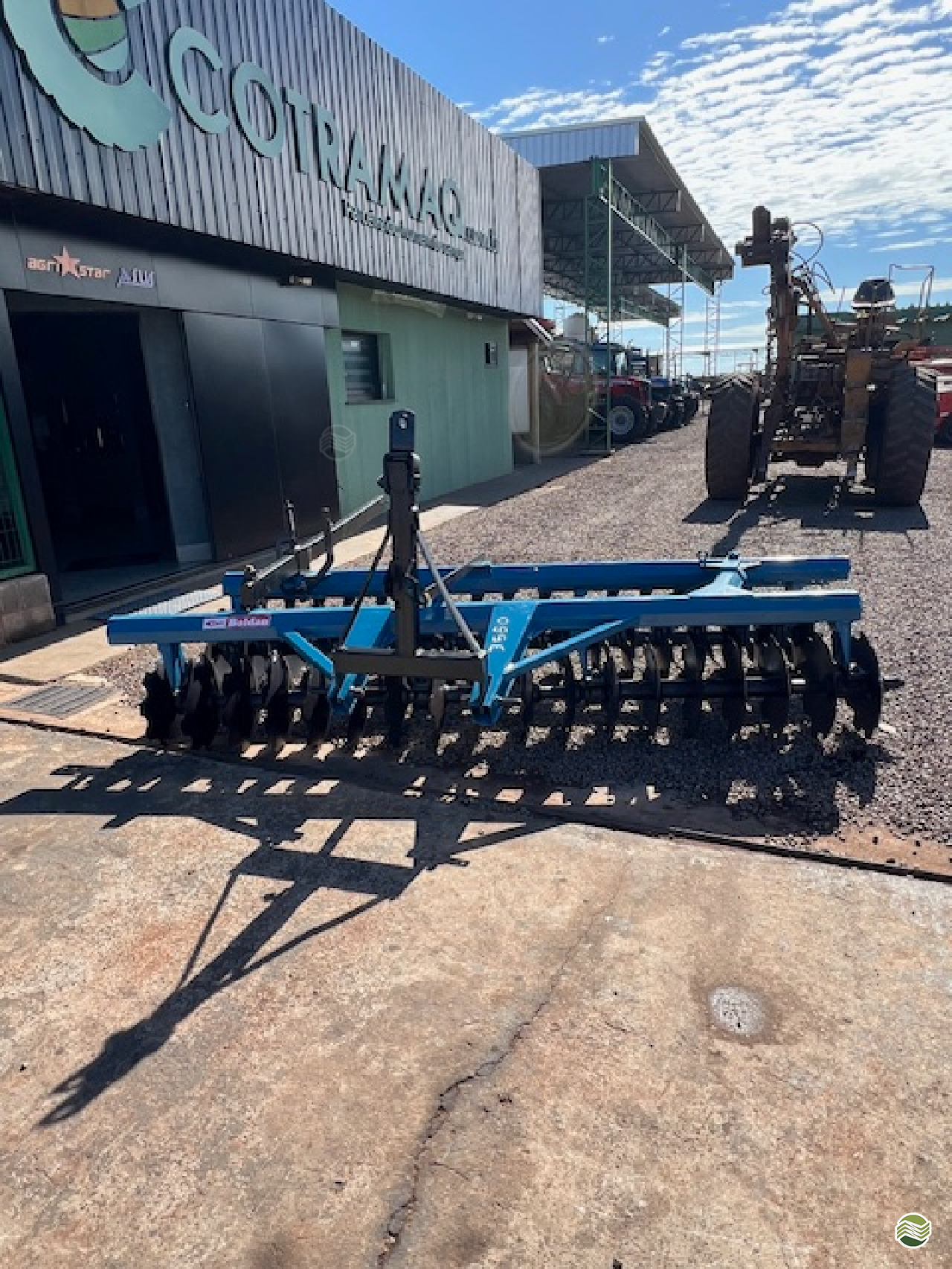 IMPLEMENTOS AGRICOLAS GRADE NIVELADORA NIVELADORA 36 DISCOS Cotramaq Tratores GOIOERE PARANÁ PR
